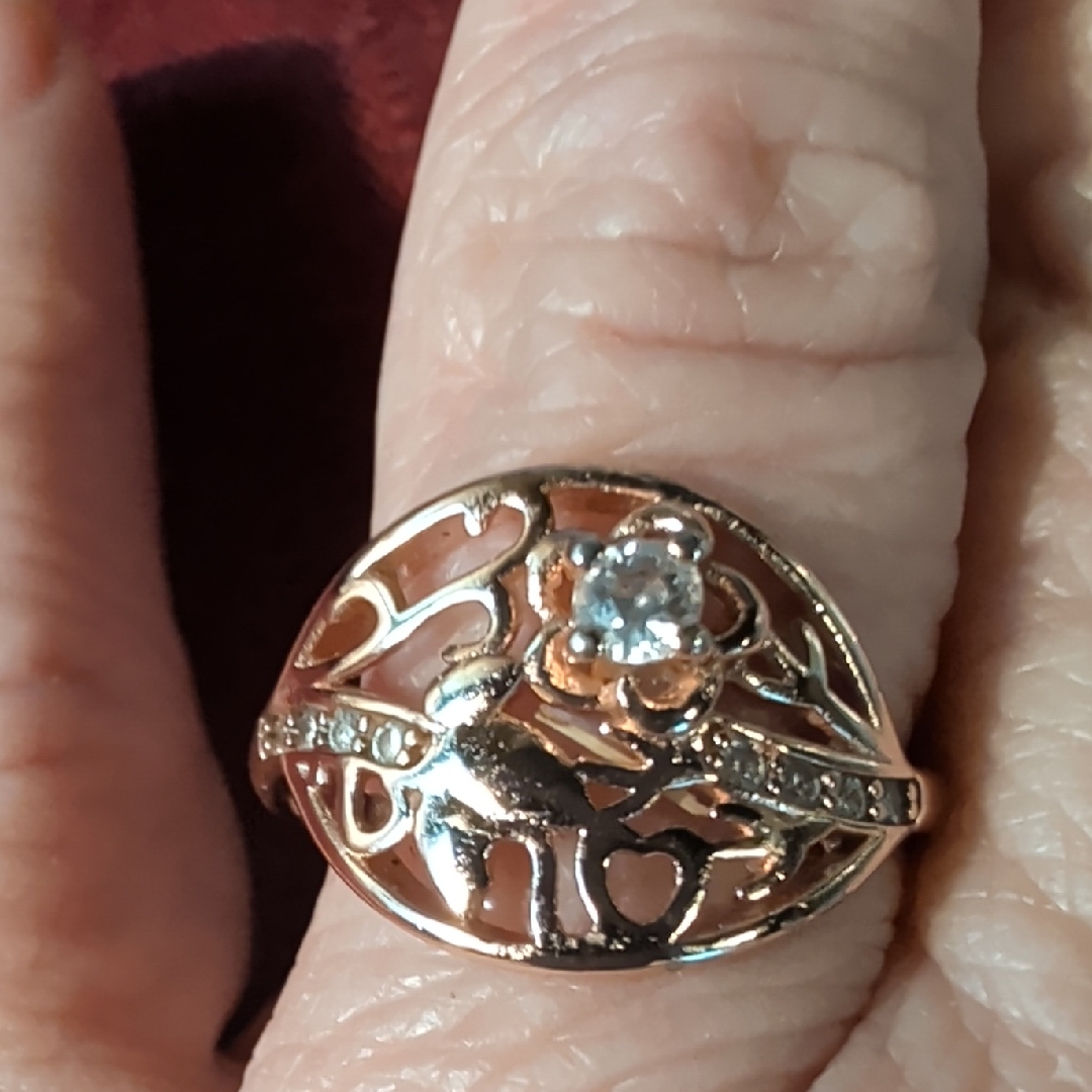 Elegant 10kgf Gold Ring With Crystal Accents Size 7.5